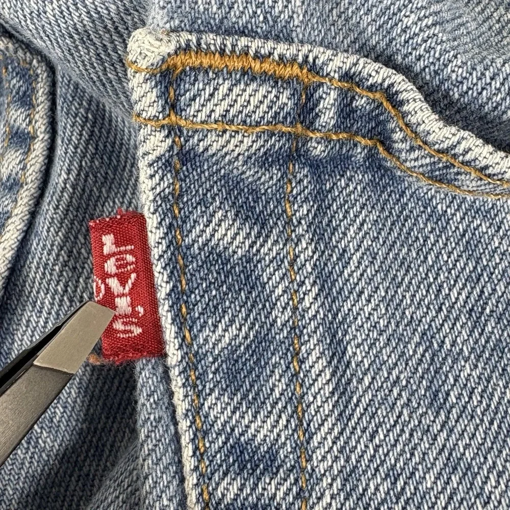 Vintage Y2K Levi's 501 Button Fly Jeans Fits 36x31 Red Tab Distressed Fade‎ Blue